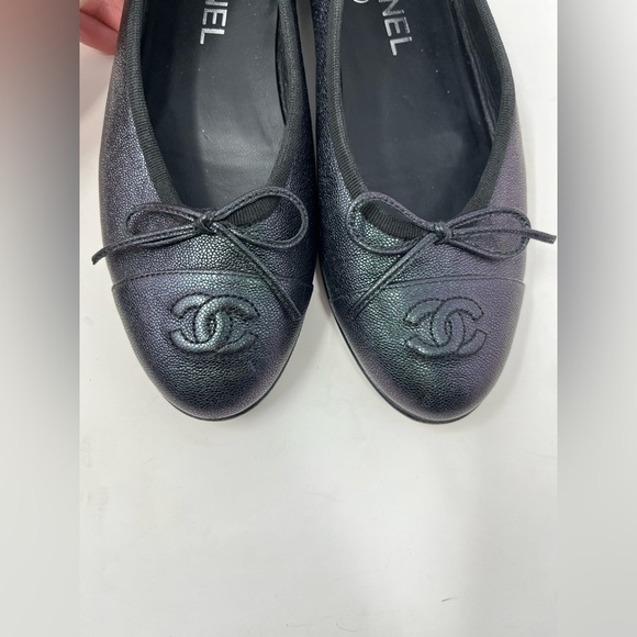 Chanel CC Cap Toe Ballet Flat Grained Calfskin Leather Iridescent Black 37 EU - Picture 4 of 9